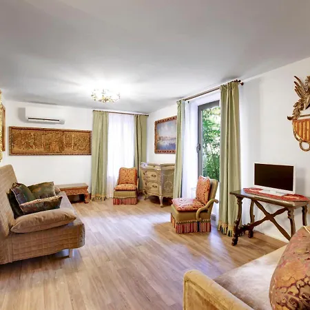 Venetian Accademia Dorsoduro District * ヴェネツィア