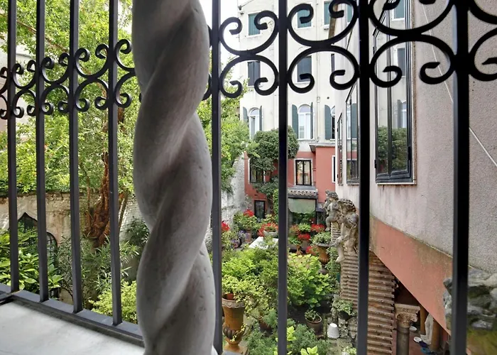 Venetian Accademia Dorsoduro District アパート ヴェネツィア