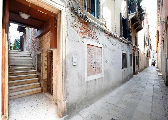 Venetian Accademia Dorsoduro District * ヴェネツィア