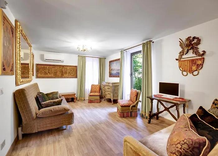 Venetian Accademia Dorsoduro District * البندقية